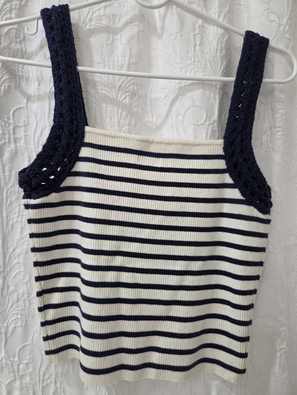 AERIE Navy and Cream Ribbed Striped Tank Size Medium